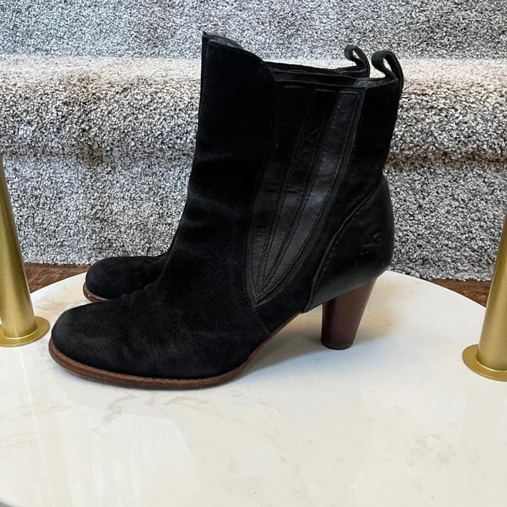 Ugg black Olivia Chelsea suede ankle boots wood ren heel boho gypsy funky 8.5
